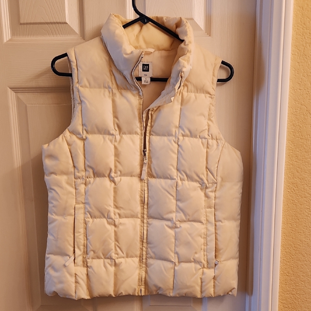 GAP Light Beige Puffer Vest
